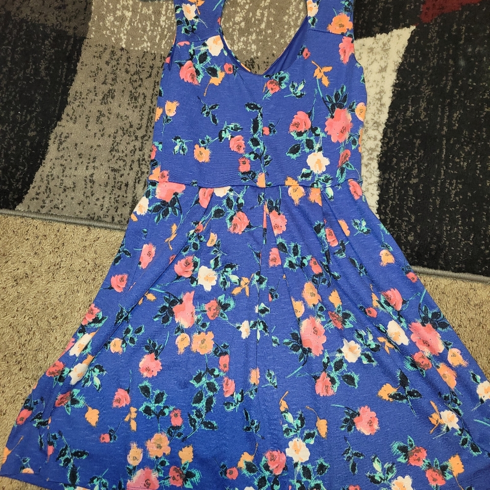 Dress - Picture 4 of 7